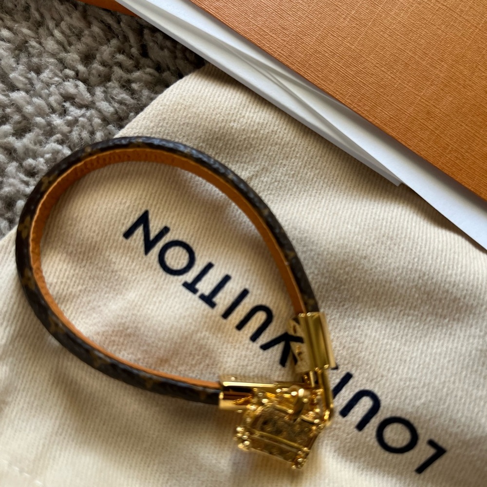 NIB Louis Vuitton Alma Bracelet in natural print. Size small with gold charm.